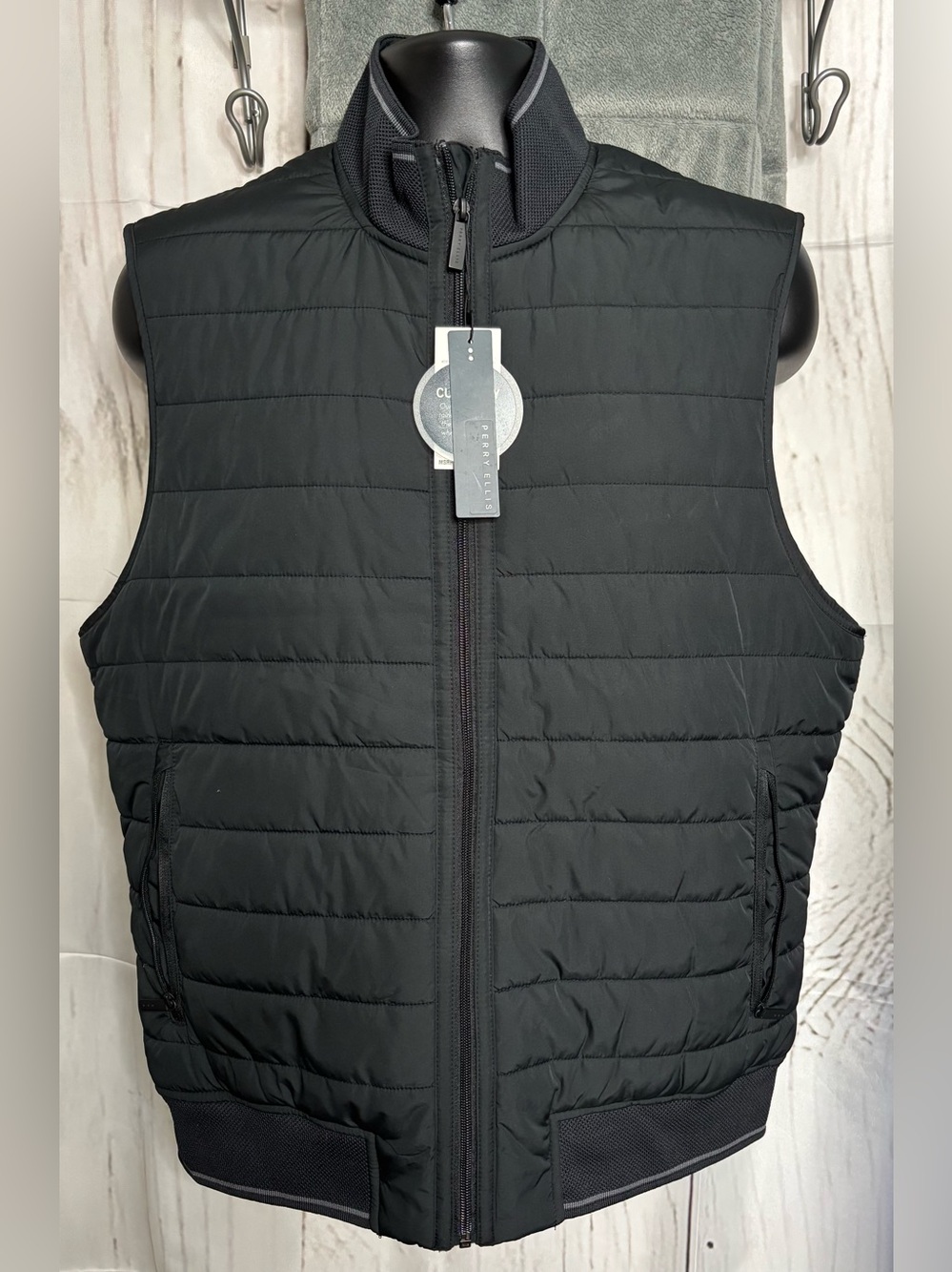 Perry Ellis NWT Men's Water-Resistant Quilted Puffer Vest L Black